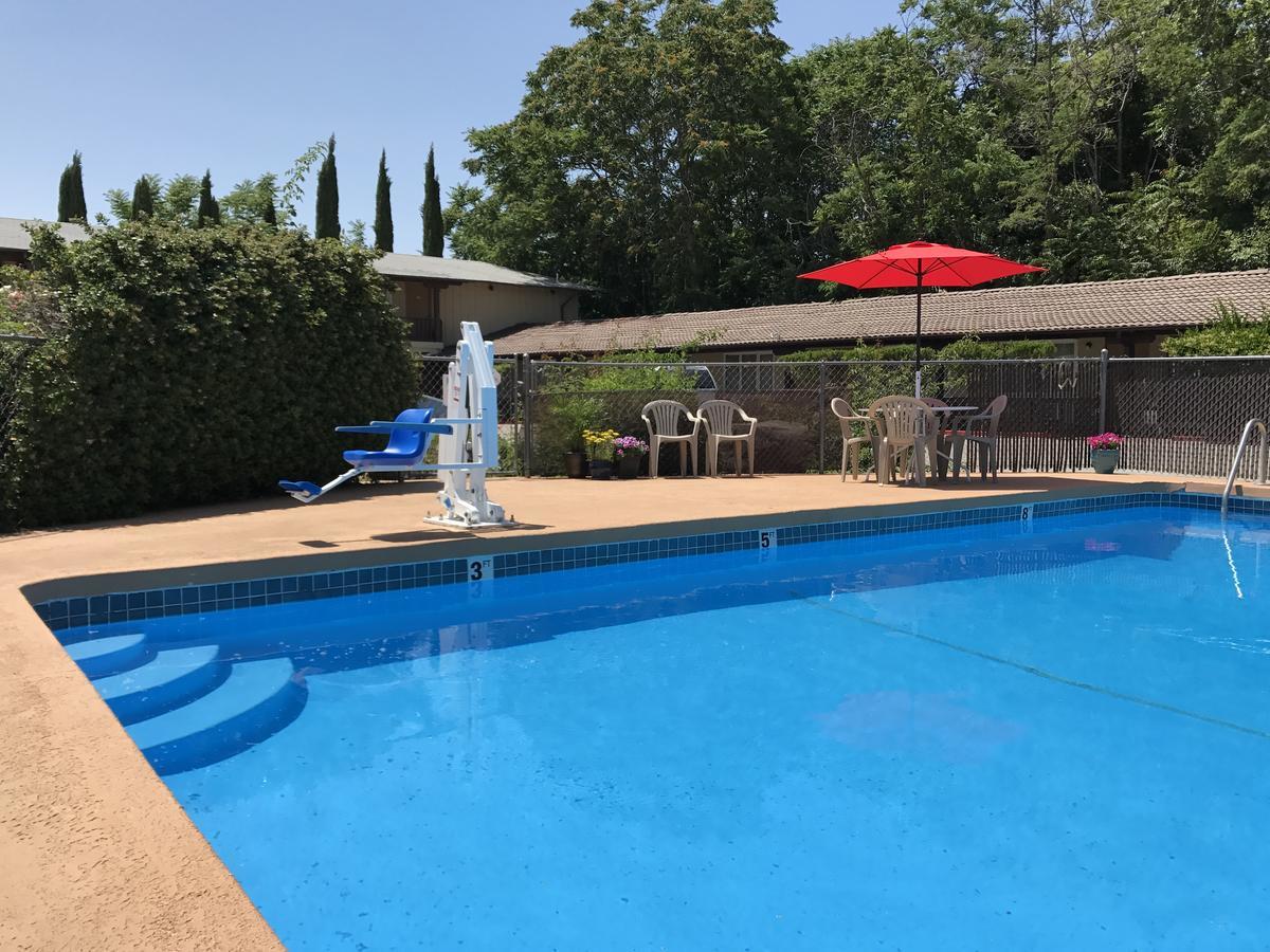 Red Bluff Inn المظهر الخارجي الصورة